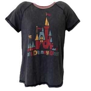 Walt Disney World Distressed T-shirt Size